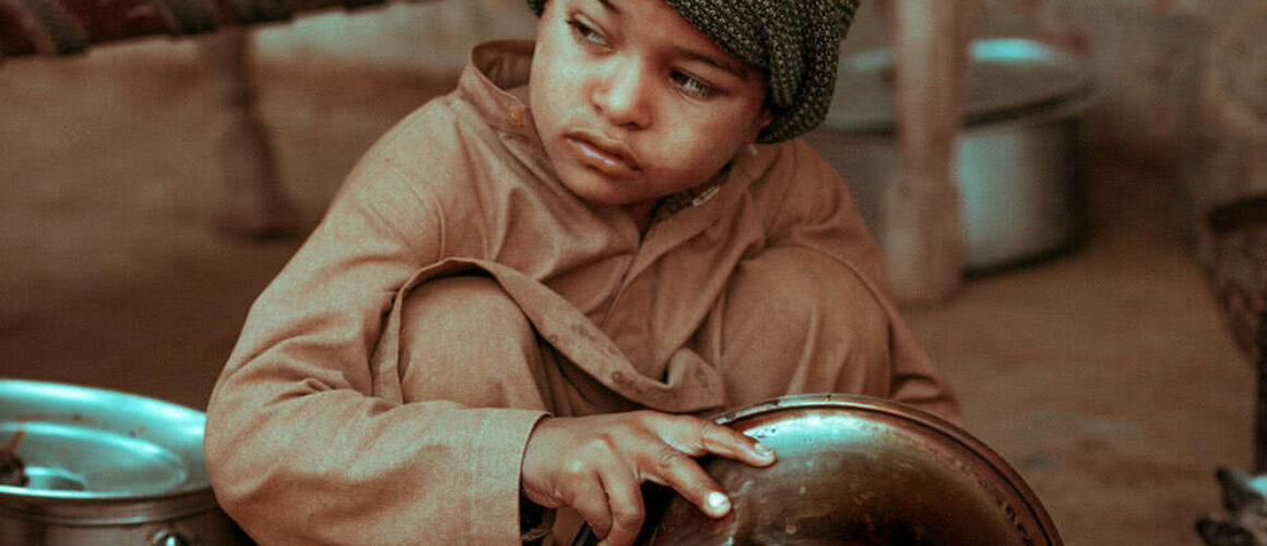 kids-washing-dish